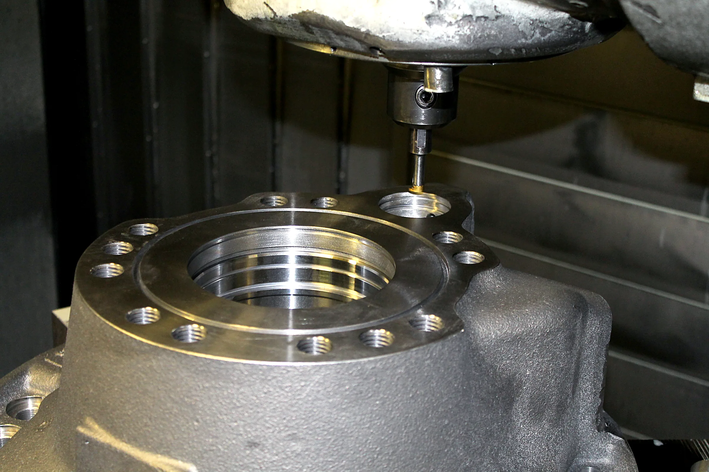Fraisage d'un carter en fonte sur centre Mazak Integrex e-800V, atelier MULTON à Noyon